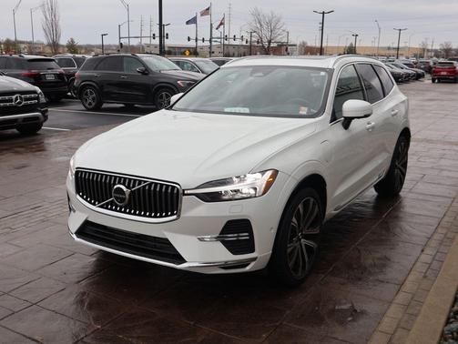 2023 Volvo XC60 Recharge Plug-In Hybrid T8 Ultimate Bright Theme