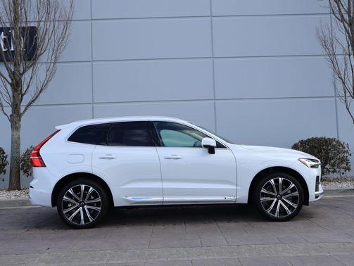 2023 Volvo XC60 Recharge Plug-In Hybrid T8 Ultimate Bright Theme