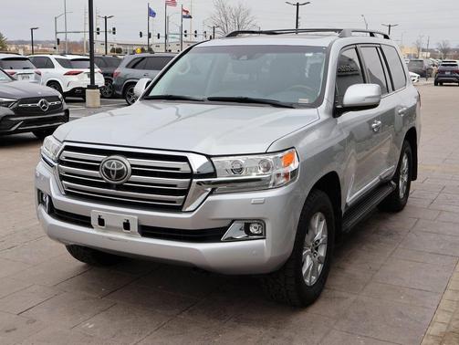 2018 Toyota Land Cruiser Base