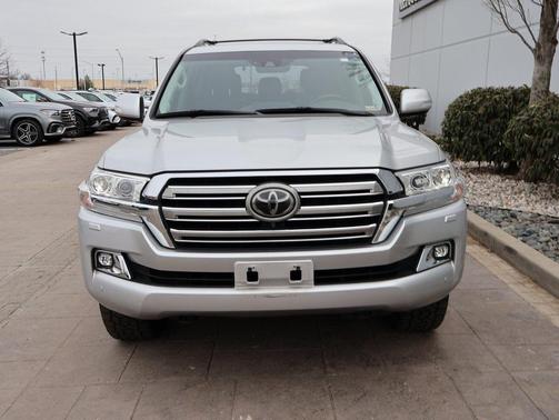 2018 Toyota Land Cruiser Base