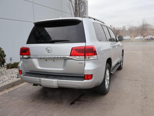 2018 Toyota Land Cruiser Base