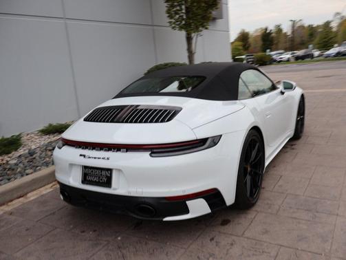 2020 Porsche 911 Carrera 4S Cabriolet
