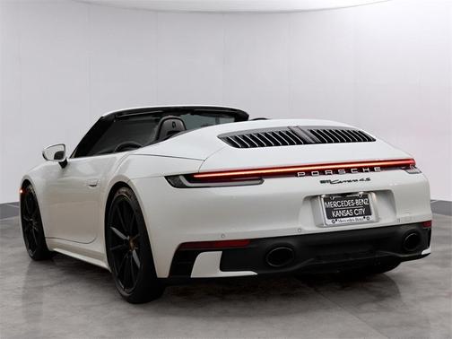 2020 Porsche 911 Carrera 4S Cabriolet
