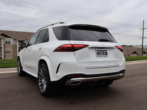 Moonlight White Metallic 2026 Mercedes-Benz GLE 450 4MATIC