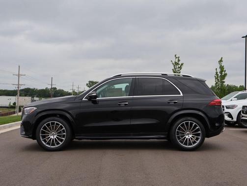 Obsidian Black Metallic 2026 Mercedes-Benz GLE 450 4MATIC