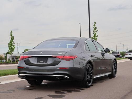 MANUFAKTUR Graphite Metallic 2026 Mercedes-Benz S-Class 4MATIC