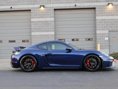 2022 Porsche 718 Cayman GT4
