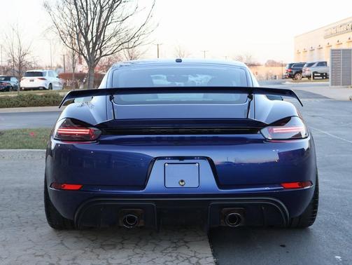 2022 Porsche 718 Cayman GT4