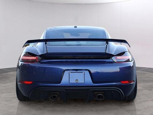 2022 Porsche 718 Cayman GT4