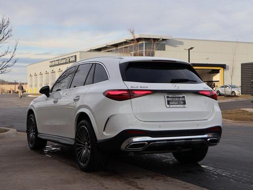 2025 Mercedes-Benz GLC 300 4MATIC