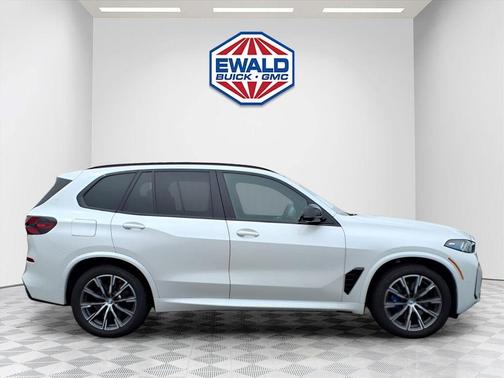Mineral White Metallic 2026 BMW X5 M60i
