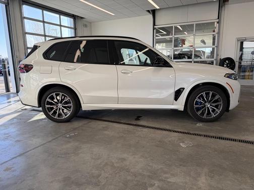 2026 BMW X5 M60i