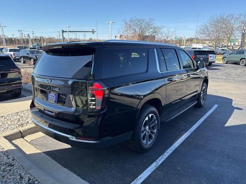 2025 Chevrolet Suburban LT