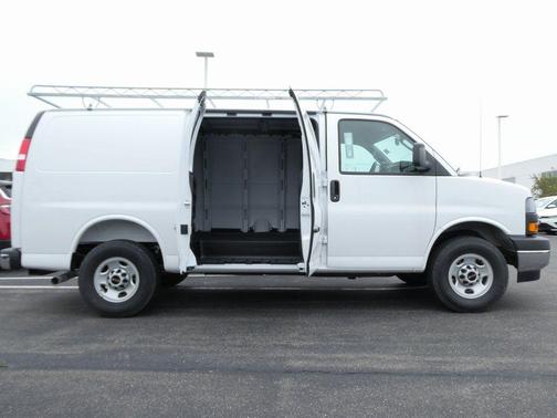 Summit White 2025 GMC Savana 3500 Work Van