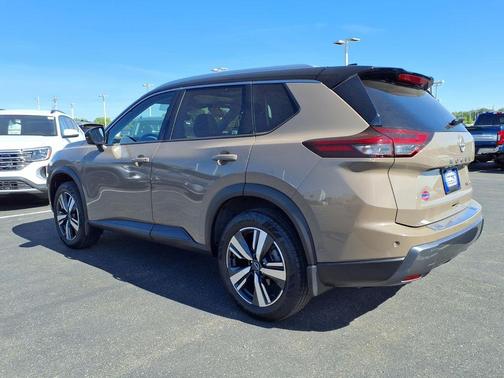 Dk Beige Blk 2024 Nissan Rogue SL