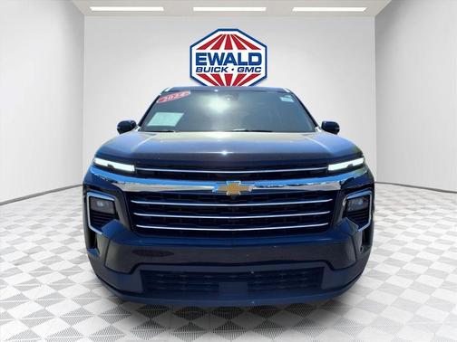 Mosaic Black Metallic 2024 Chevrolet Traverse LT