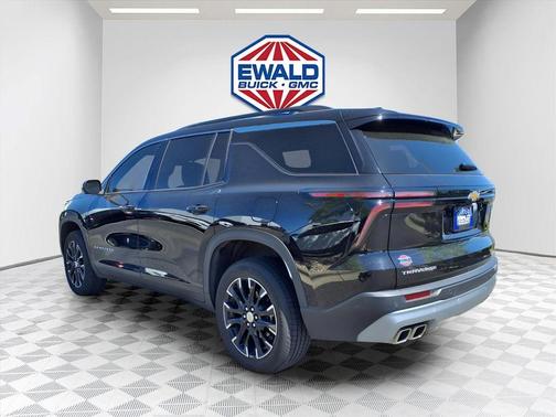 Mosaic Black Metallic 2024 Chevrolet Traverse LT