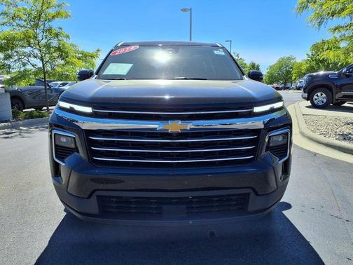 Mosaic Black Metallic 2024 Chevrolet Traverse LT