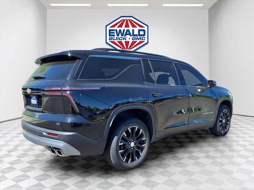 Mosaic Black Metallic 2024 Chevrolet Traverse LT