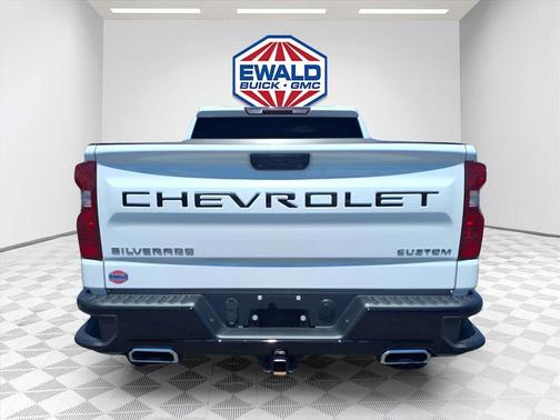 Summit White 2023 Chevrolet Silverado 1500 Custom Trail Boss
