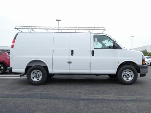 Summit White 2025 GMC Savana 3500 Work Van