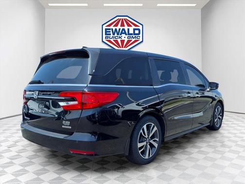 Crystal Black Pearl 2023 Honda Odyssey Touring