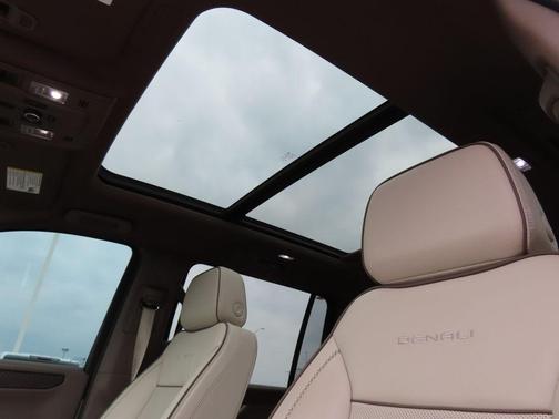Summit White 2025 GMC Yukon XL Denali