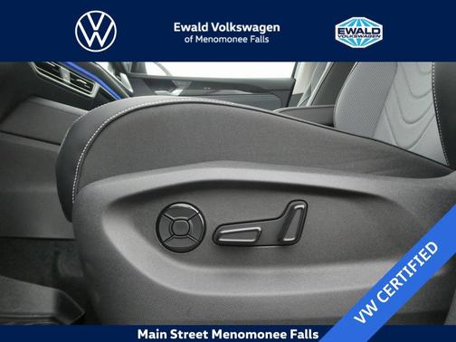 Deep Black Pearl Effect 2026 Volkswagen Tiguan 2.0T SE