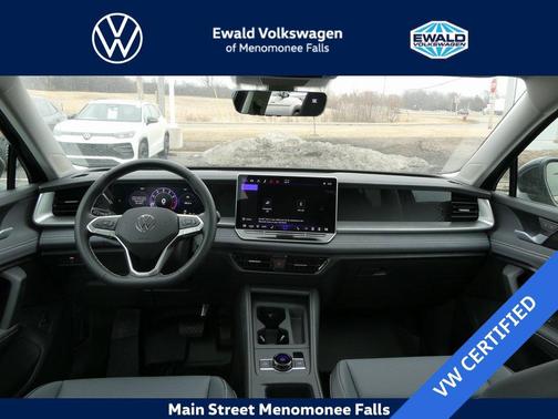 Deep Black Pearl Effect 2026 Volkswagen Tiguan 2.0T SE