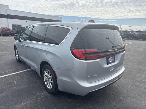 2024 Chrysler Pacifica Touring-L