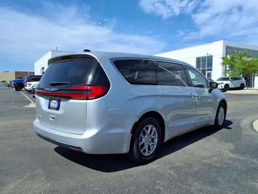 Silver Mist Clearcoat 2024 Chrysler Pacifica Touring-L