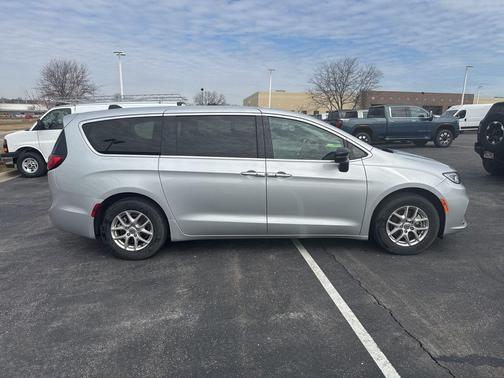 2024 Chrysler Pacifica Touring-L