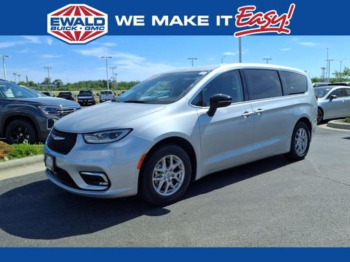 Silver Mist Clearcoat 2024 Chrysler Pacifica Touring-L