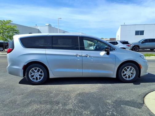 Silver Mist Clearcoat 2024 Chrysler Pacifica Touring-L
