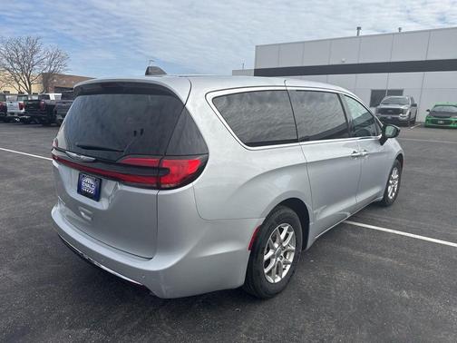 2024 Chrysler Pacifica Touring-L