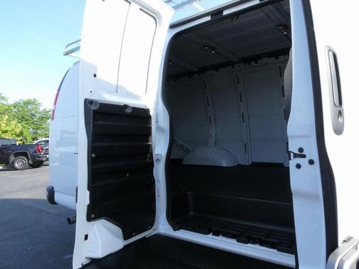 2025 GMC Savana 2500 Work Van