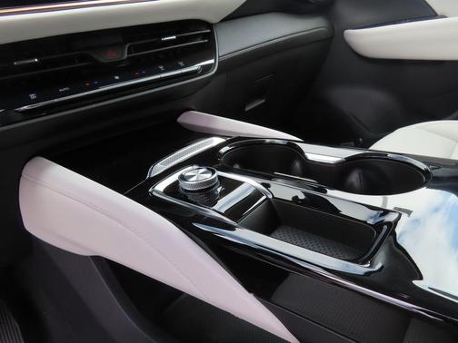 White Tri-Coat 2026 Buick Envision Avenir