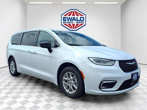 Bright White Clearcoat 2024 Chrysler Pacifica Touring-L