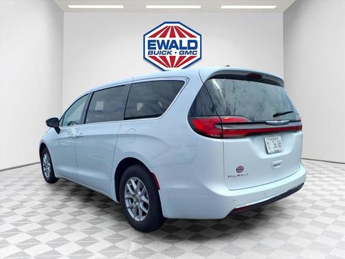 Bright White Clearcoat 2024 Chrysler Pacifica Touring-L