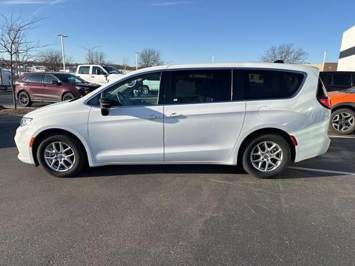 2024 Chrysler Pacifica Touring-L