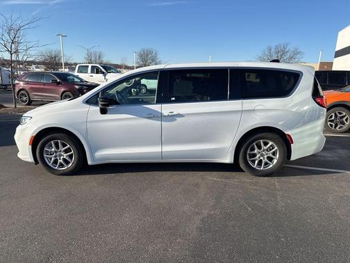 2024 Chrysler Pacifica Touring-L