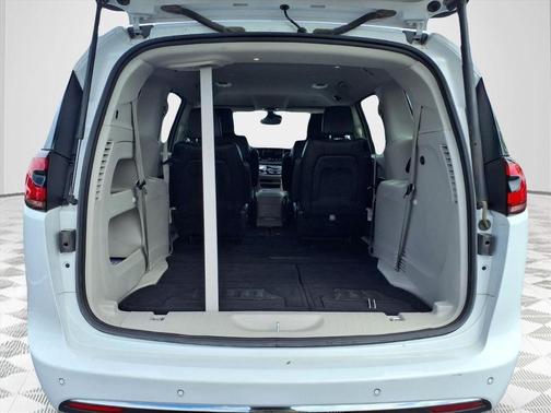 Bright White Clearcoat 2024 Chrysler Pacifica Touring-L