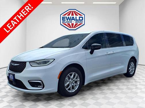 Bright White Clearcoat 2024 Chrysler Pacifica Touring-L