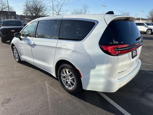 2024 Chrysler Pacifica Touring-L