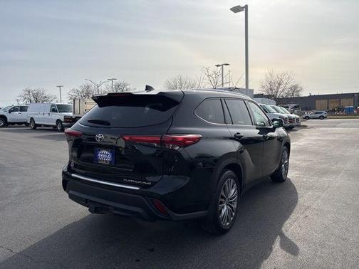 Midnight Black Metallic 2020 Toyota Highlander Platinum