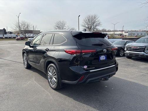 Midnight Black Metallic 2020 Toyota Highlander Platinum