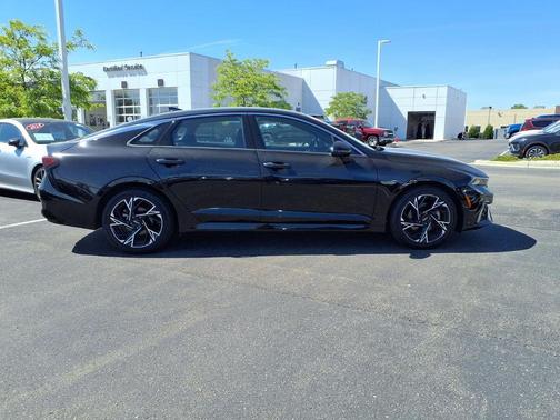 Aurora Black Pearl 2025 Kia K5 GT-Line