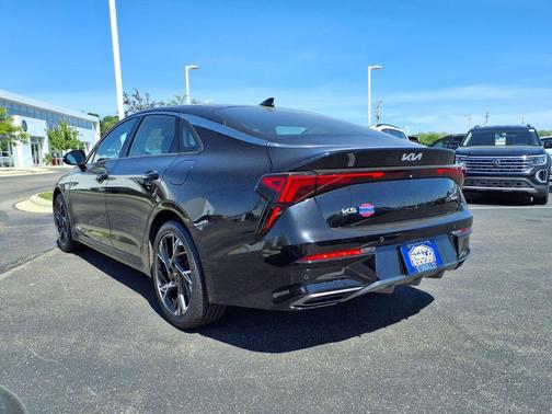 Aurora Black Pearl 2025 Kia K5 GT-Line