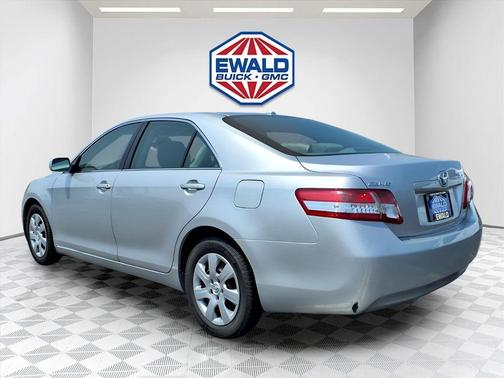 Classic Silver Metallic 2011 Toyota Camry LE