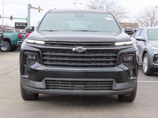 Mosaic Black Metallic 2024 Chevrolet Traverse LT